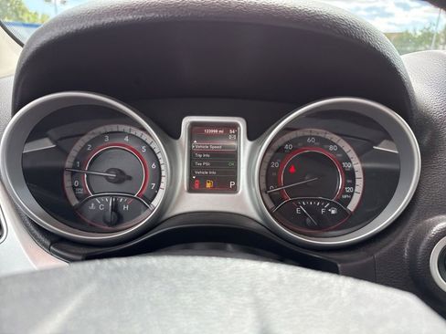 Used 2016 Dodge Journey SXT w/ Blacktop Package FWD image 9
