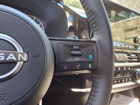 New 2025 Nissan Pathfinder SL image 16