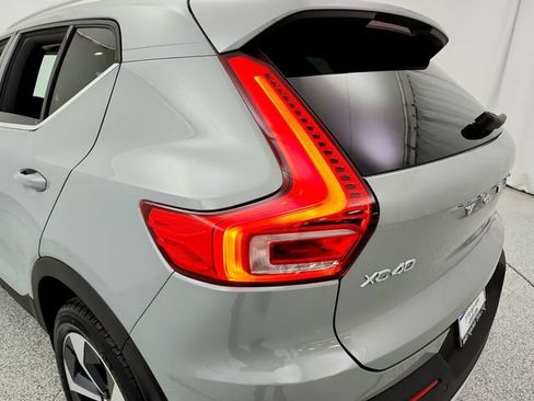 Certified 2025 Volvo XC40 B5 Plus AWD/4WD image 28