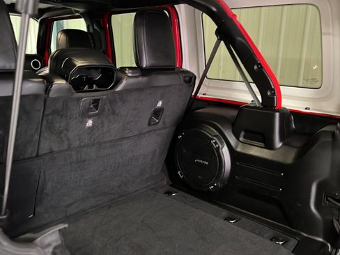 Used 2019 Jeep Wrangler Unlimited Sahara image 10