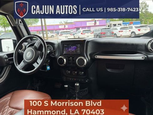 Used 2018 Jeep Wrangler Unlimited Sahara AWD/4WD image 15