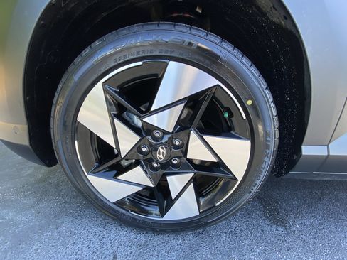 Used 2024 Hyundai Kona Limited FWD image 28