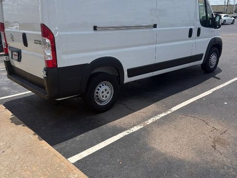 Used 2025 RAM ProMaster 2500 w/ Convenience Group FWD image 3