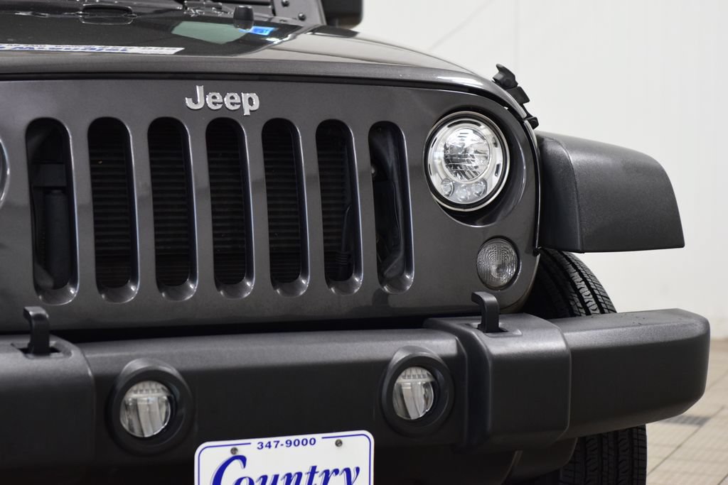 Used 2017 Jeep Wrangler Unlimited Rubicon w/ Connectivity Group AWD/4WD image 11