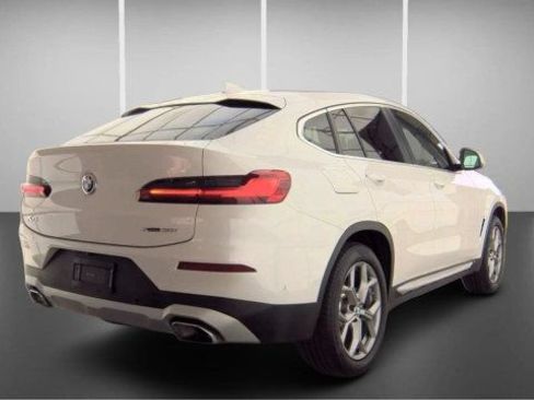 Used 2025 BMW X4 xDrive30i AWD/4WD image 2