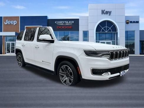 Used 2022 Jeep Wagoneer Series III AWD/4WD image 31