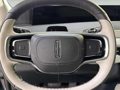 New 2026 Lincoln Navigator Premiere AWD/4WD image 12