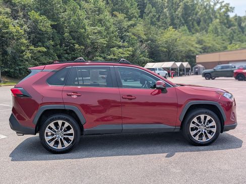 Used 2019 Toyota RAV4 XLE Premium FWD image 10