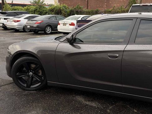 Used 2018 Dodge Charger R/T RWD image 5