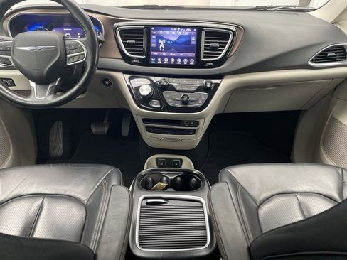 Used 2019 Chrysler Pacifica Touring-L Plus w/ Tire & Wheel Group image 30