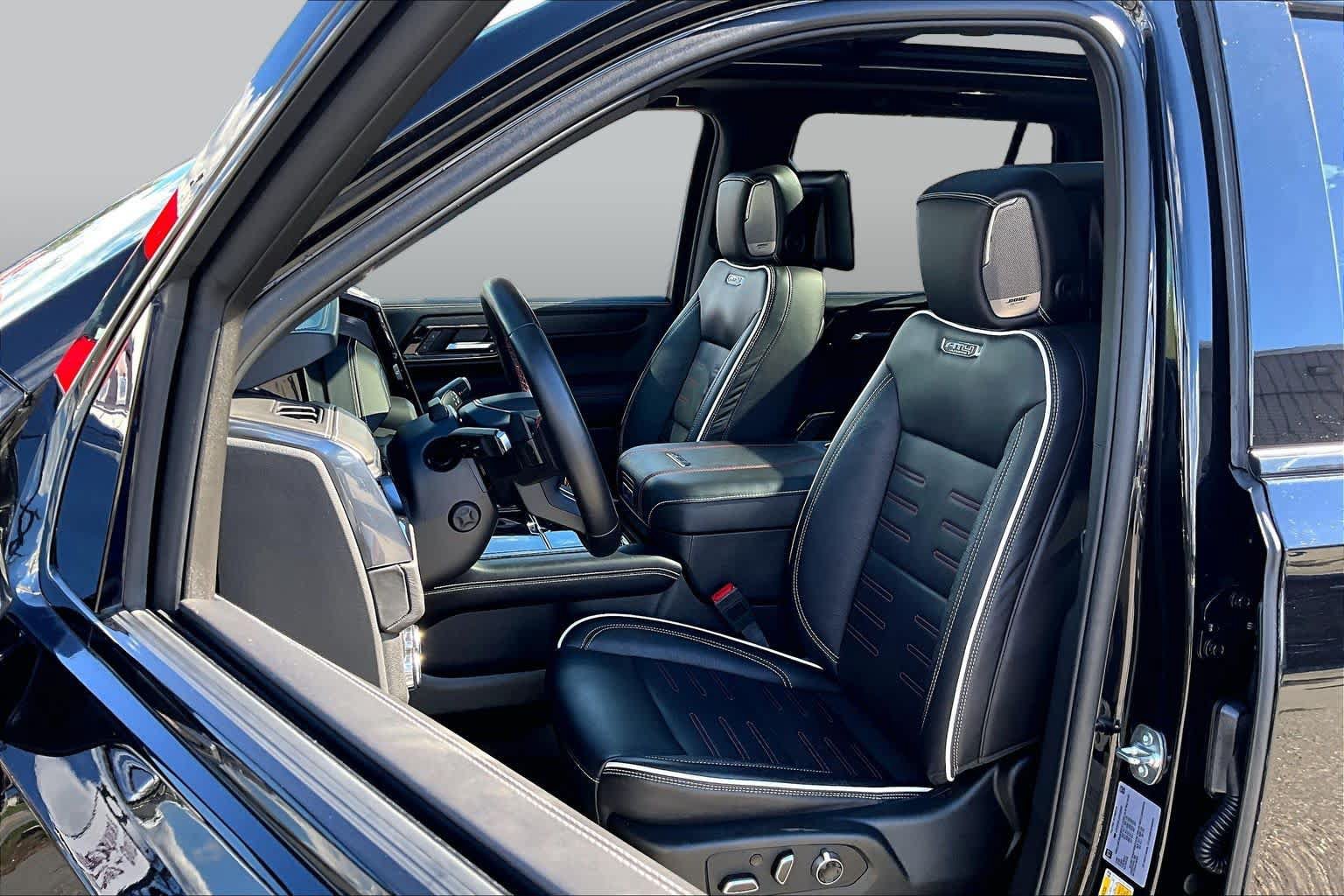 Used 2025 GMC Yukon AT4 Ultimate w/ LPO, Floor Liner Package AWD/4WD image 9