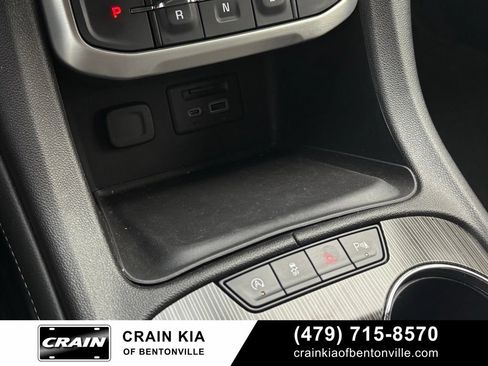 Used 2023 GMC Acadia SLT w/ Elevation Edition FWD image 18