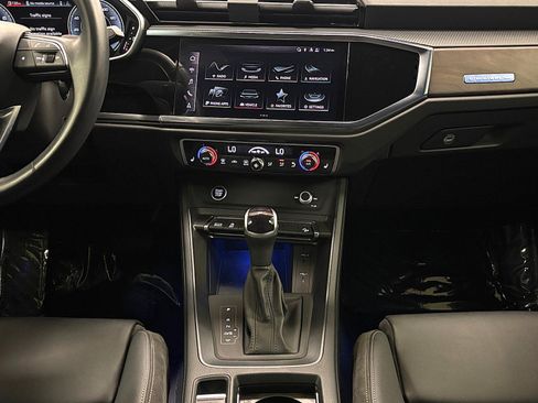 Used 2022 Audi Q3 2.0T Premium Plus w/ Premium Plus Package AWD/4WD image 15