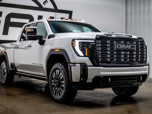 Used 2025 GMC Sierra 2500 Denali Ultimate AWD/4WD image 30