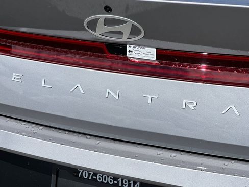 New 2025 Hyundai Elantra Limited image 7