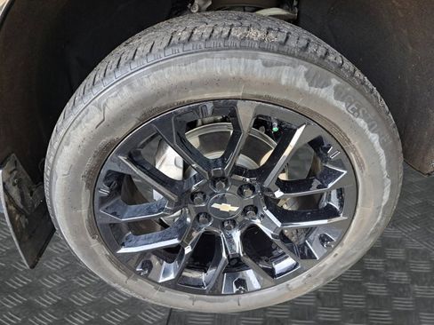 Used 2023 Chevrolet Tahoe Z71 w/ Luxury Package AWD/4WD image 16