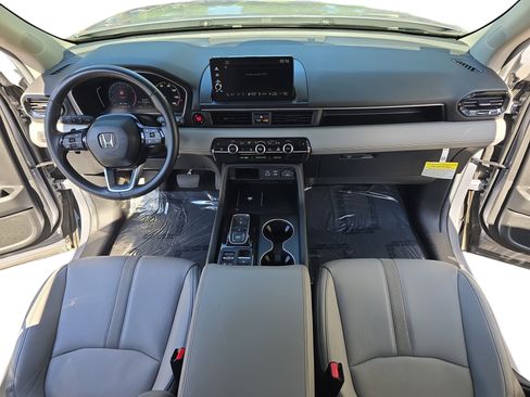 Used 2025 Honda Pilot EX-L image 9
