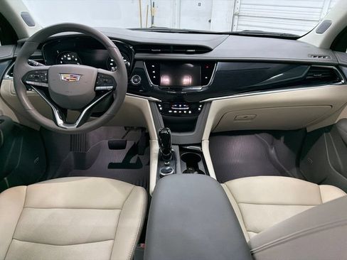 Used 2024 Cadillac XT6 Premium Luxury w/ Technology Package FWD image 23