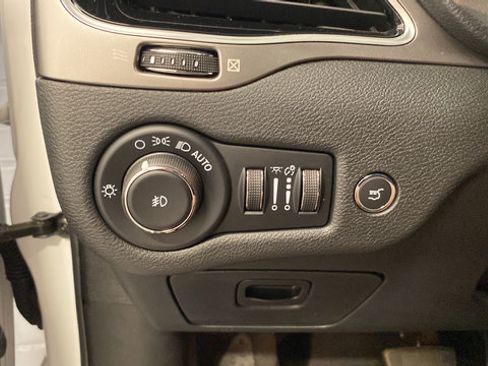 Used 2022 Jeep Cherokee Limited AWD/4WD image 25