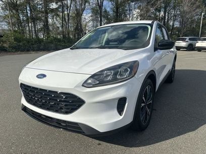 Used 2021 Ford Escape SE w/ SE Sport Appearance Package