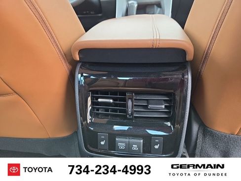 Used 2022 Toyota Avalon Limited w/ Advanced Safety Package FWD image 21