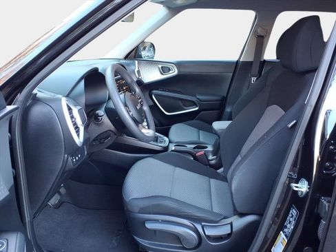 Used 2023 Kia Soul LX image 10
