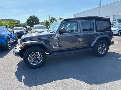Used 2018 Jeep Wrangler Unlimited Sahara AWD/4WD image 17