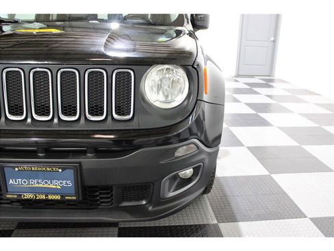 Used 2015 Jeep Renegade Latitude image 8