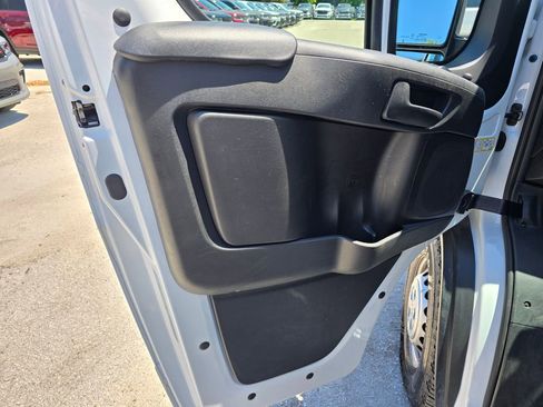 Used 2025 RAM ProMaster 2500 w/ Convenience Group image 13