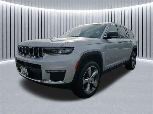 Used 2024 Jeep Grand Cherokee L Limited image 7