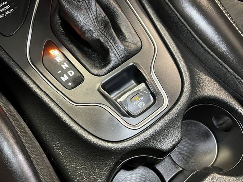 Used 2022 Jeep Cherokee Latitude w/ Sun & Sound Group image 47