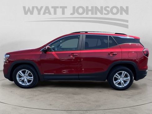 Used 2023 GMC Terrain SLE w/ Driver Convenience Package FWD image 2