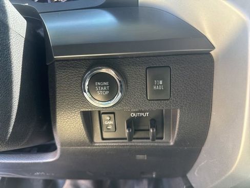 Used 2021 Toyota Tundra Platinum image 30