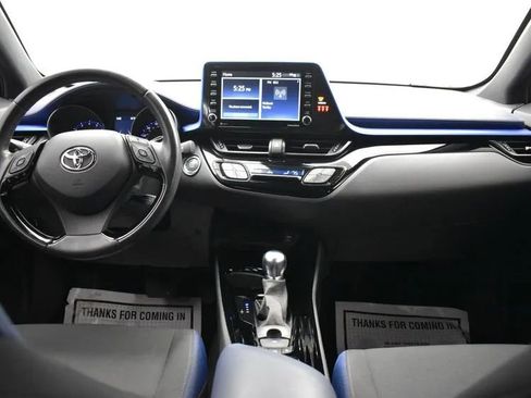 Used 2022 Toyota C-HR XLE image 19