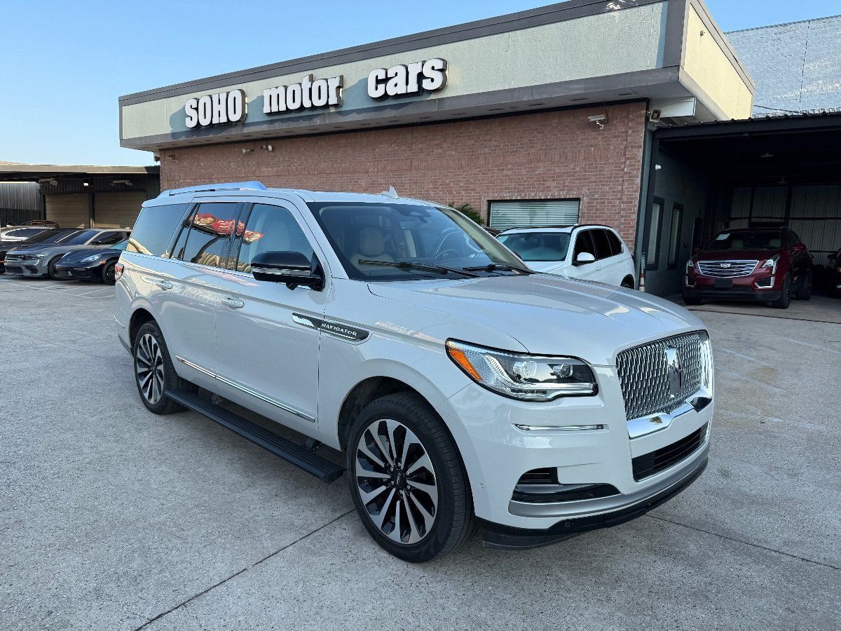 Used 2022 Lincoln Navigator Reserve AWD/4WD image 3