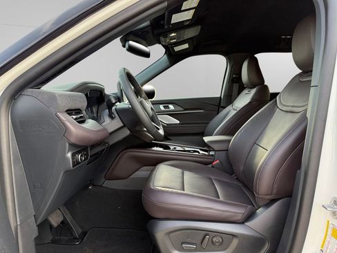 New 2026 Ford Explorer Platinum image 9