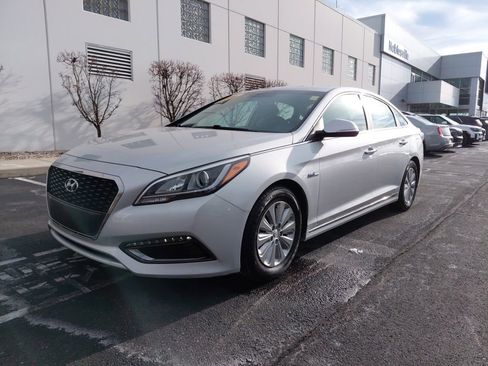 Used 2016 Hyundai Sonata SE image 2