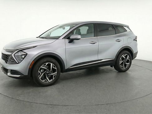 Used 2025 Kia Sportage LX FWD image 3