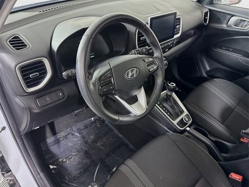 Certified 2025 Hyundai Venue SEL image 18