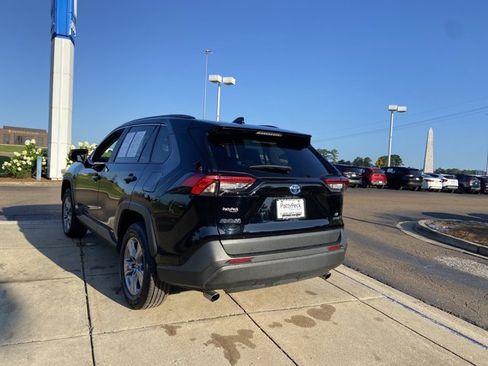 Used 2023 Toyota RAV4 LE AWD/4WD image 11