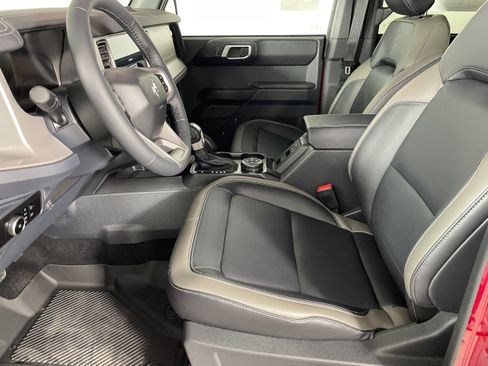 New 2026 Ford Bronco Outer Banks w/ Sasquatch Package AWD/4WD image 2