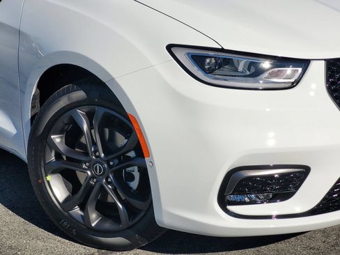 New 2026 Chrysler Pacifica Select FWD image 7