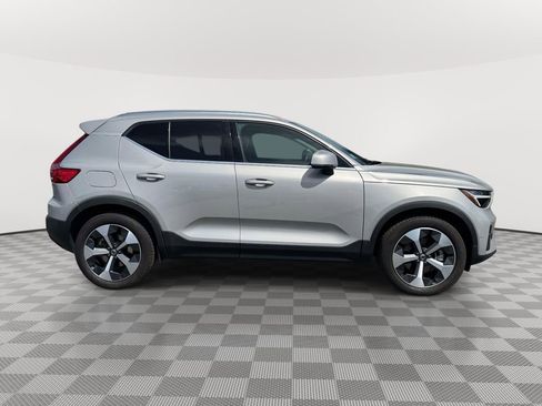 Certified 2025 Volvo XC40 B5 Plus AWD/4WD image 3