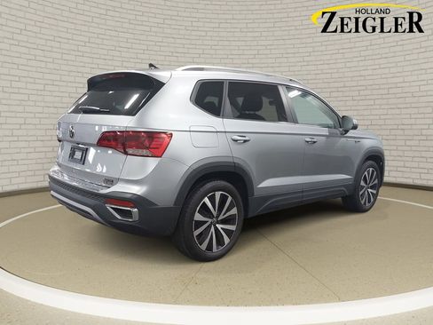 Used 2023 Volkswagen Taos SE w/ Panoramic Sunroof Package AWD/4WD image 5
