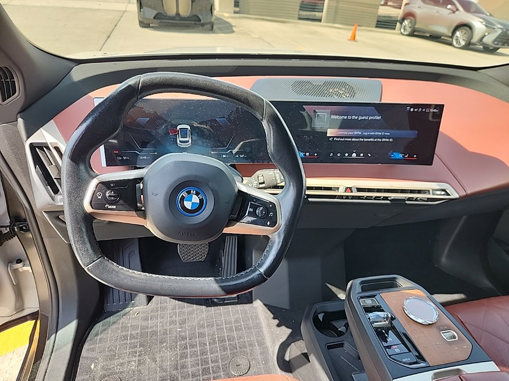 Used 2024 BMW iX xDrive50 w/ Premium Package AWD/4WD image 4