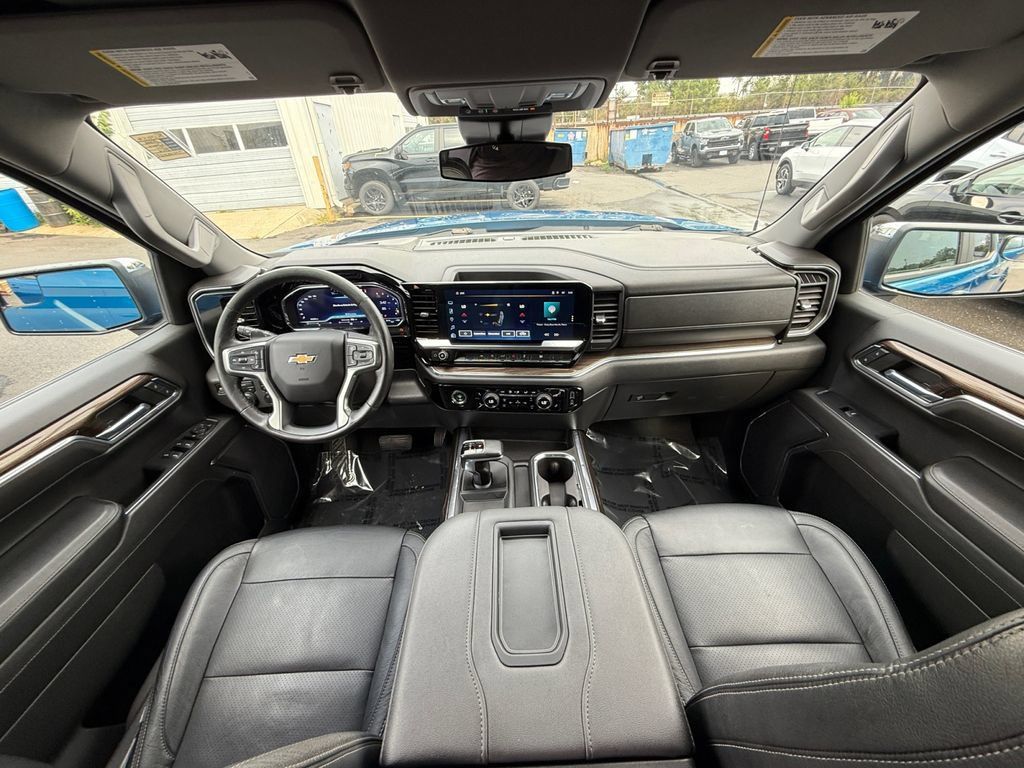 Used 2022 Chevrolet Silverado 1500 LT AWD/4WD image 22