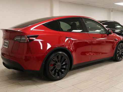 Used 2023 Tesla Model Y Performance image 5