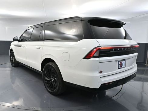 Used 2025 Lincoln Navigator L Reserve AWD/4WD image 9