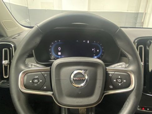 Used 2025 Volvo XC40 B5 Plus image 14