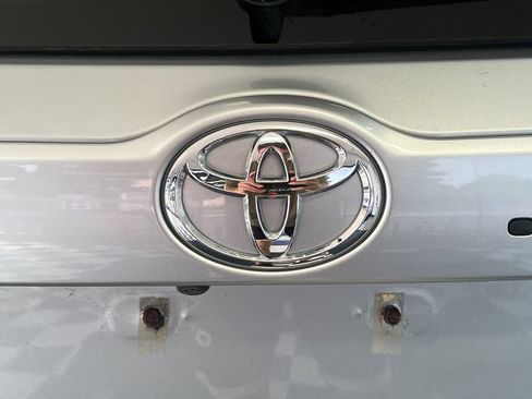 Used 2018 Toyota Highlander XLE AWD/4WD image 10